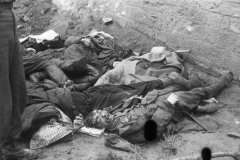 Slain-camp-guards-killed-in-revenge-killings-lie-next-to-a-wall-in-the-Dachau-concentration-camp-1945